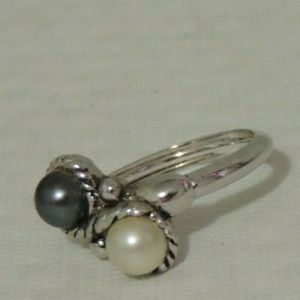 Vintage AVON Ring Sz 8 Black White Infinity Knot